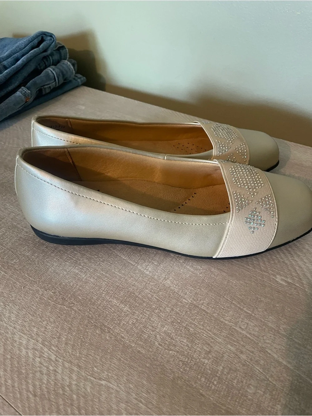 Trotters Samantha Metallic Gem Band Slip-On Flats champagne shoes sz 8WW wide